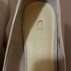 Liz Claiborne nude peep toe pumps